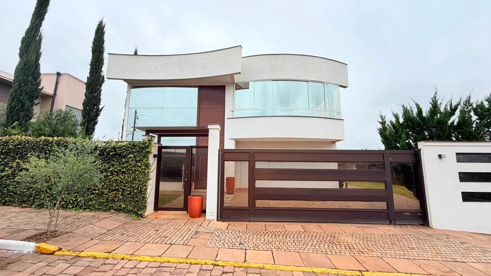 Casa à Venda no Centro de Camargo RS 347m²