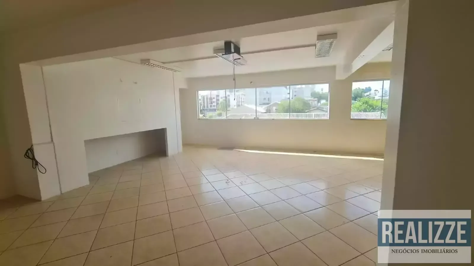 Sala Comercial à Venda no Centro de Marau RS